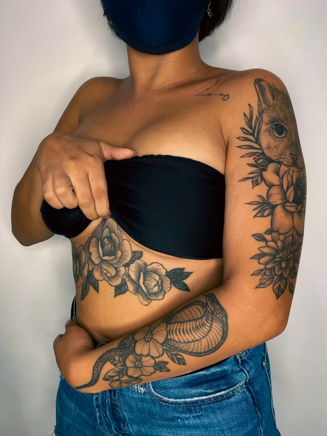 Tatuagem de gato no braço