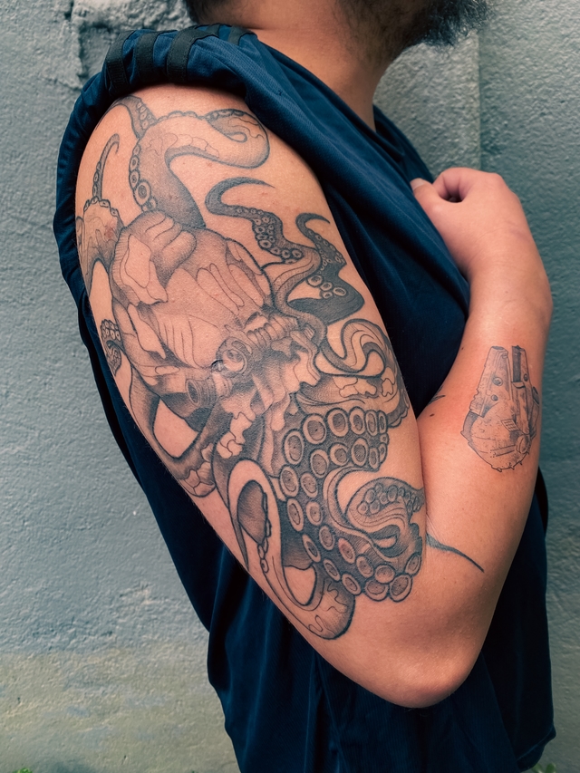 Tatuagem de lula no braço