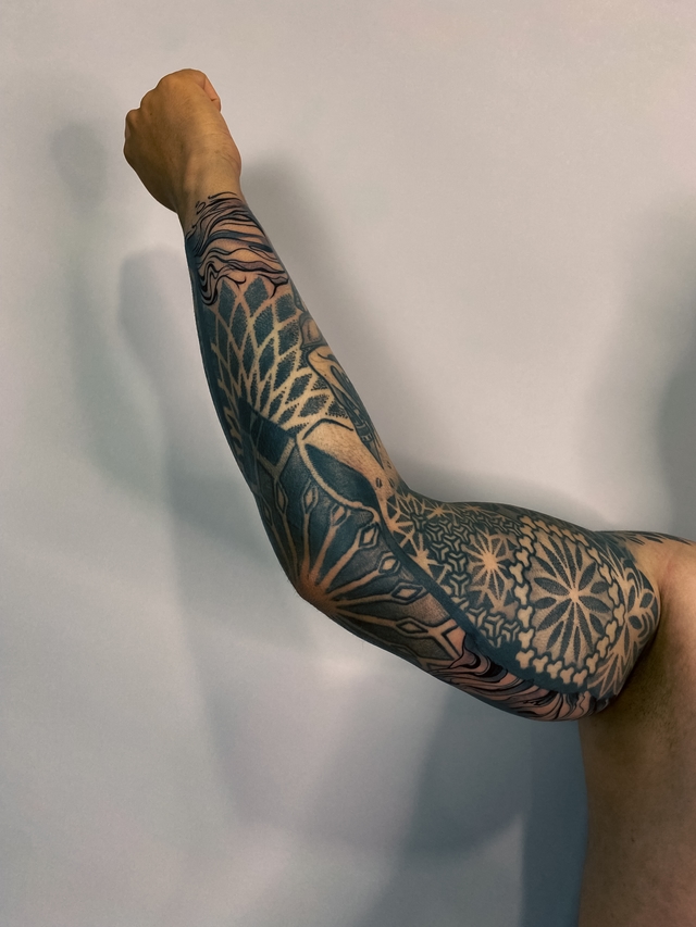 Tatuagem tribal no braço